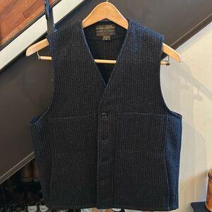 Filson mackinaw wool vest. Medium. Black.
